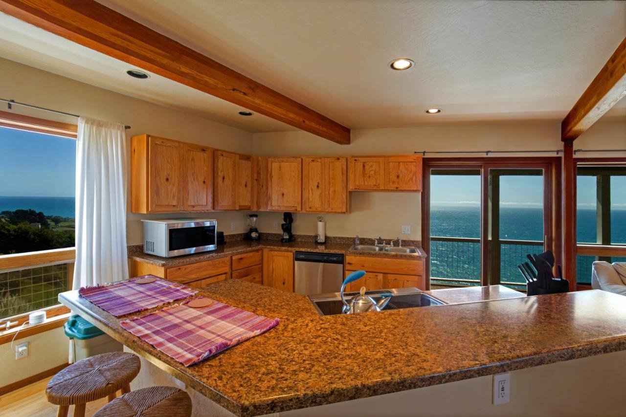 Amazing Oceanview 2 Bedroom Oceanfront! By Oceanviewhottubs Shelter Cove, Ca Tesla Ev Station Экстерьер фото